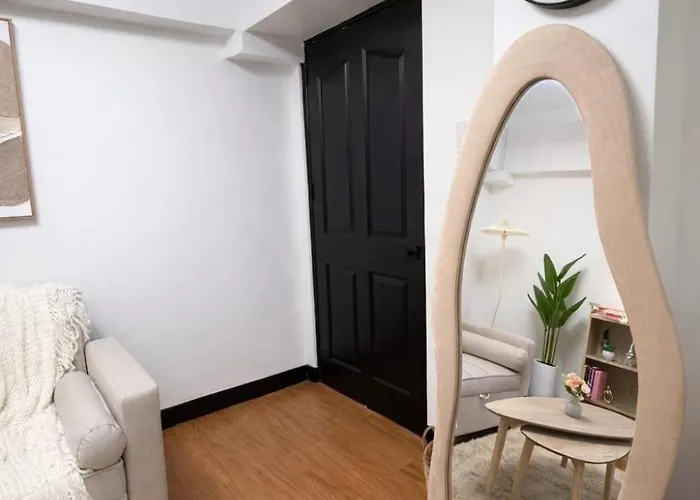 Apartment Haus Of Twin- Cozy 2br Condo, 4beds Near Airport *