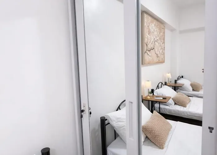 Apartment Haus Of Twin- Cozy 2br Condo, 4beds Near Airport *