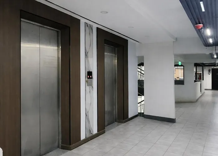 Apartment Haus Of Twin- Cozy 2br Condo, 4beds Near Airport *